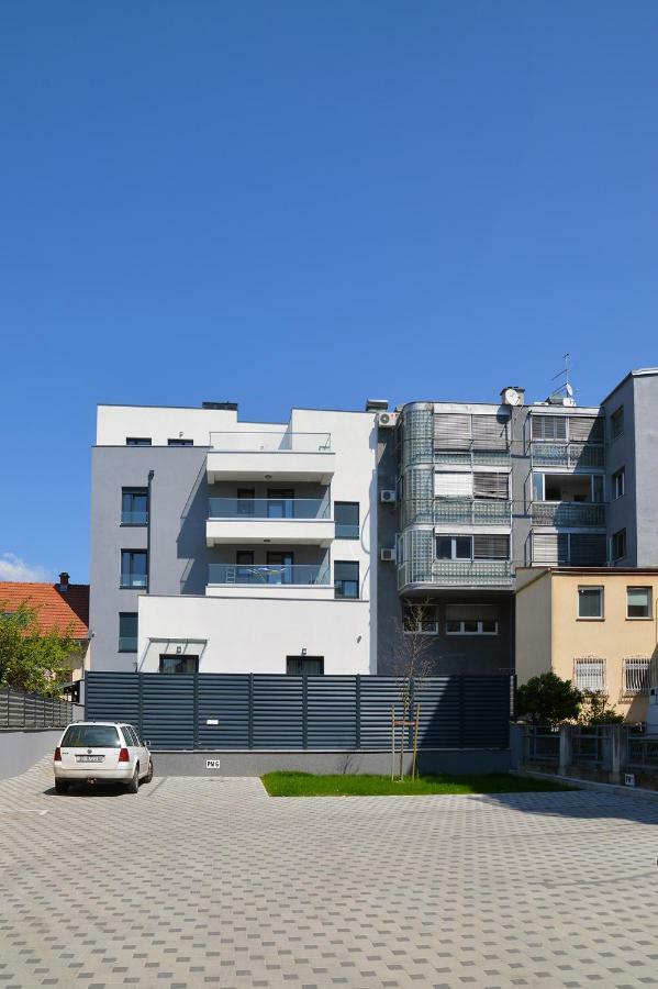Aetherius Red Zagreb Bagian luar foto